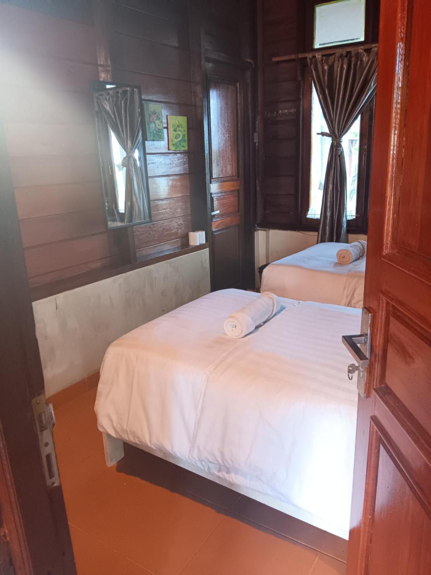 Oinan Guest House Tua Pejat ห้อง รูปภาพ