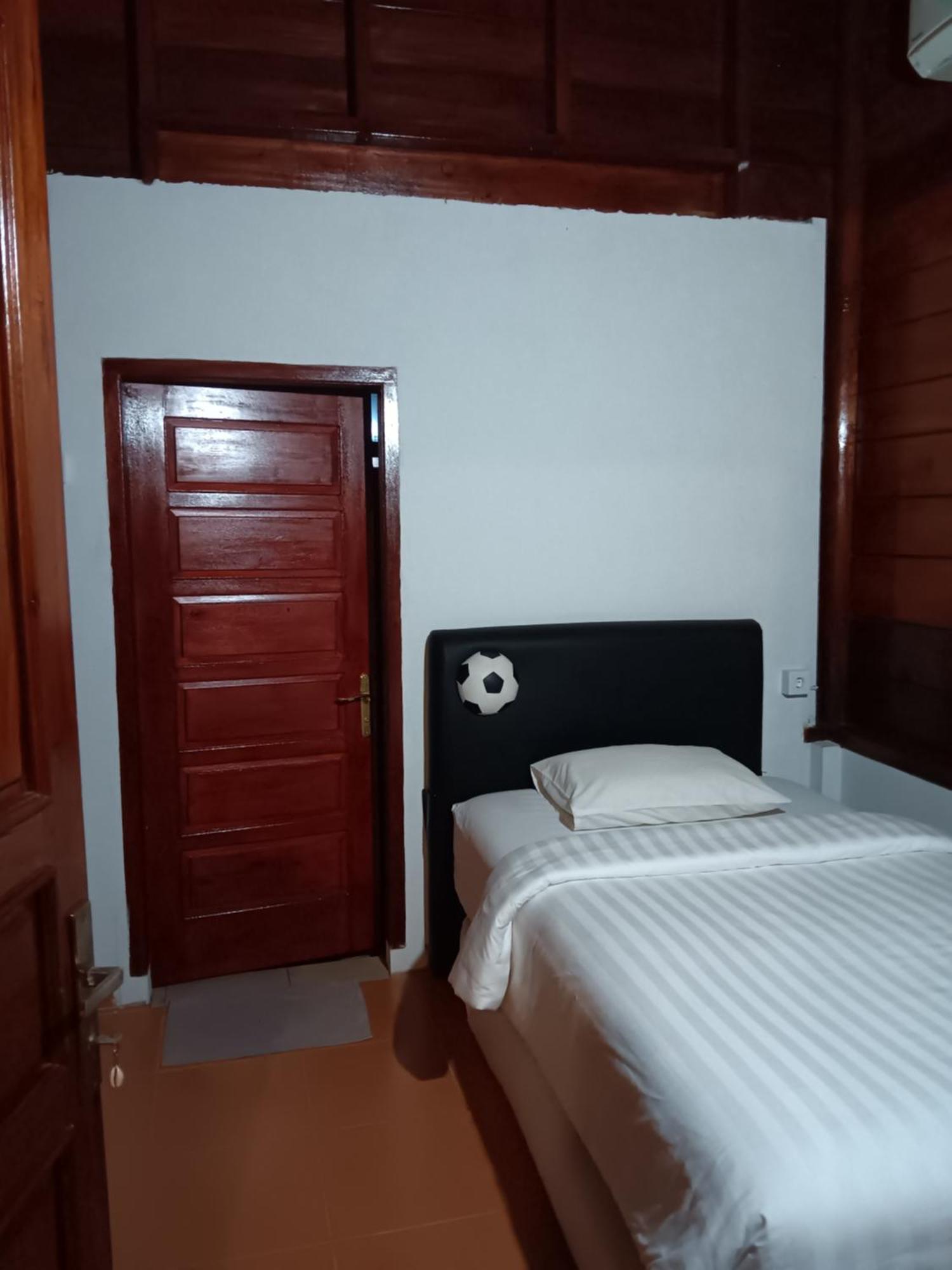 Oinan Guest House Tua Pejat ภายนอก รูปภาพ